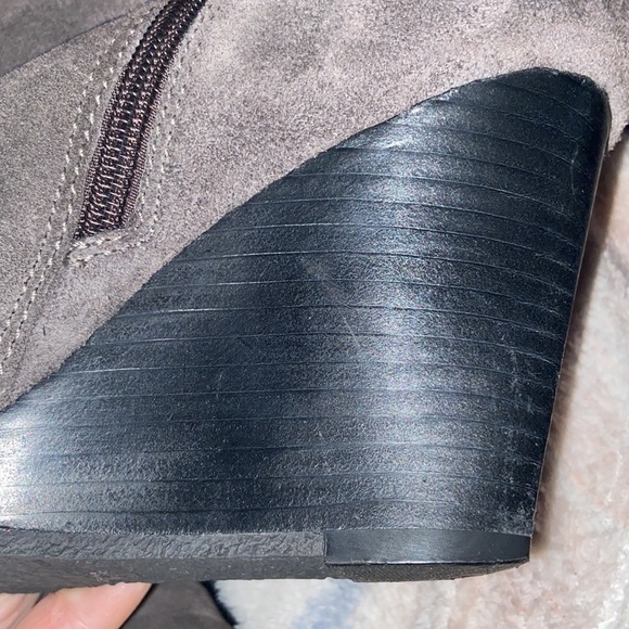VINCE CAMUTO - Zandra Suede Wedge Booties 9.5m - Picture 9 of 10